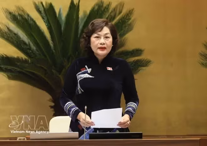 La vice-présidente de l'Assemblée nationale Nguyên Thi Hông préside la séance. Photo : VNA.