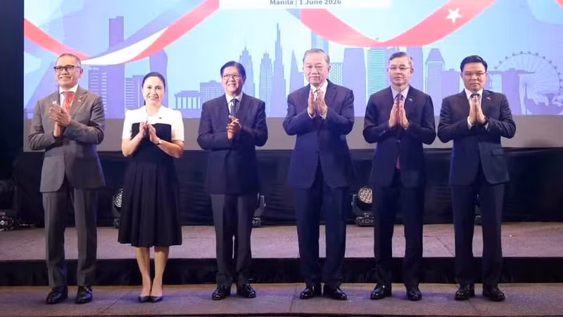Le secrétaire général du Parti communiste du Vietnam et président, To Lam, participe, avec les délégués, au Forum d'affaires Vietnam-Philippines, le 1er juin 2026. (Photo fournie par l'ambassade du Vietnam aux Philippines)