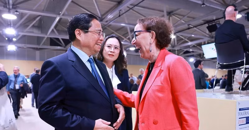 Le Premier ministre Pham Minh Chinh et Rebeca Grynspan, Secrétaire générale de la Conférence des Nations Unies sur le commerce et le développement (CNUCED). Photo : VNA 