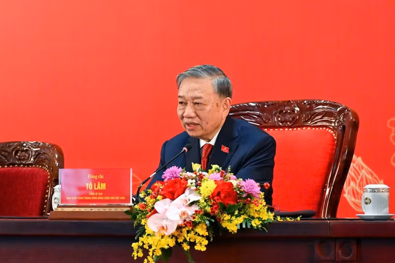 To Lam, Secrétaire général du Comité central du Parti communiste du Vietnam (XIVe mandat), répond aux questions des journalistes lors de la conférence de presse internationale tenue à l’issue de la séance de clôture du XIVe Congrès national du Parti.