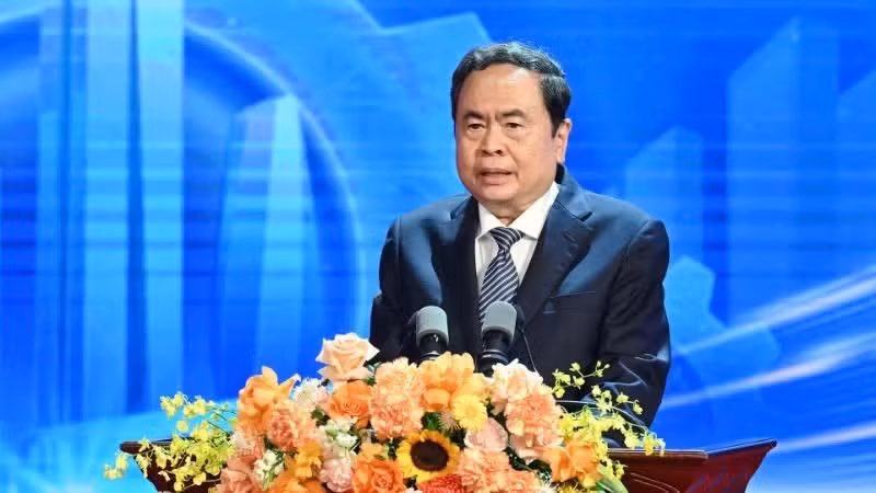Le président de l’Assemblée nationale, Trân Thanh Mân s'exprime lors de la cérémonie, à Hanoi, le 28 avril. Photo : NDEL.