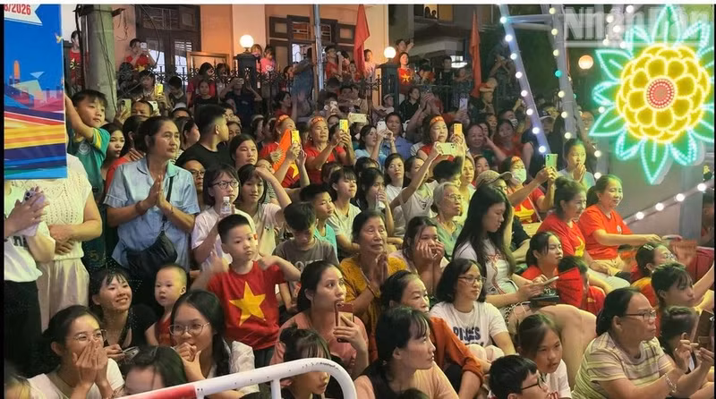 L’événement attire une foule nombreuse venue assister aux démonstrations et encourager les participants. Photo : Quoc Dat.