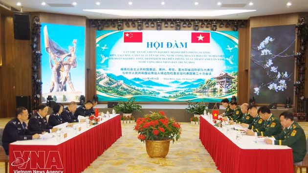 La 20e réunion au niveau provincial réunit les délégations des gardes-frontières des quatre provinces vietnamiennes de Diên Biên, Lai Châu, Tuyên Quang et Lao Cai et celle de la Station générale d’inspection des gardes-frontières à l’entrée et à la sortie du Yunnan, en Chine. Photo: VNA
