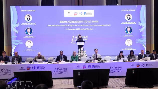 La prof. associée-Dr Nguyên Thi Lan Anh, vice-présidente de l’Académie diplomatique du Vietnam, prononce le discours d’ouverture du 15e Dialogue sur les océans, à Hanoi, le 18 septembre. Photo : VNA.