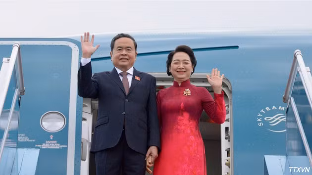 Le président de l’Assemblée nationale du Vietnam Tran Thanh Man et son épouse Nguyen Thi Thanh Nga. Photo : VNA.