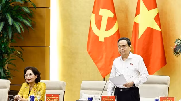 Le président de l’AN, Tran Thanh Man, s’exprime lors de la conférence entre la permanence du Comité du Parti de l’Assemblée nationale et les chefs des cellules du Parti des délégations parlementaires des provinces et villes. Photo : VNA