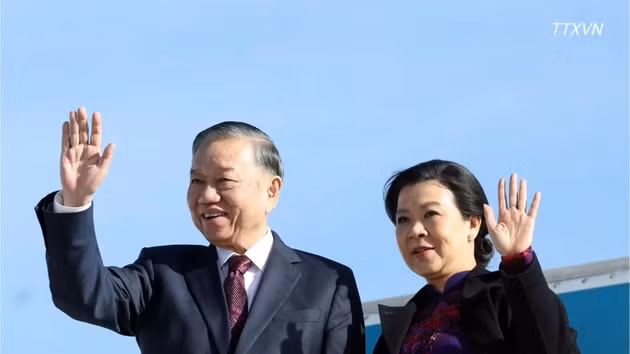 Le secrétaire général du PCV et président vietnamien, To Lam, et son épouse, ont quitté Bruxelles le 24 octobre, achevant avec succès leur visite officielle auprès de l’UE et en Belgique. Photo : VNA.