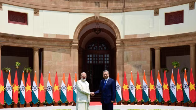Le Premier ministre indien Narendra Modi et le secrétaire général et président To Lam. Photo : thoidai.com.vn