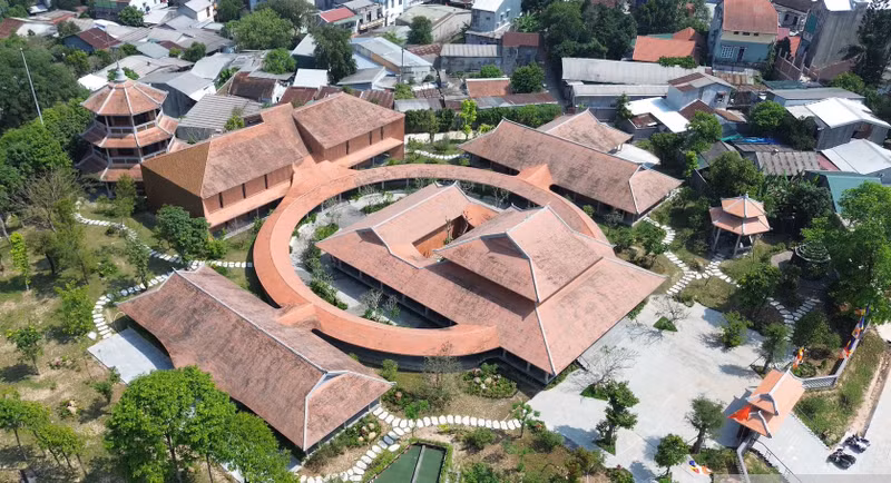 La pagode Vien Giac est situé paisiblement sur la rue Ut Tich, dans la zone d’aménagement de Bau Va, quartier Thuy Xuqn; ville de Hue. Photo: nguoiduatin.vn