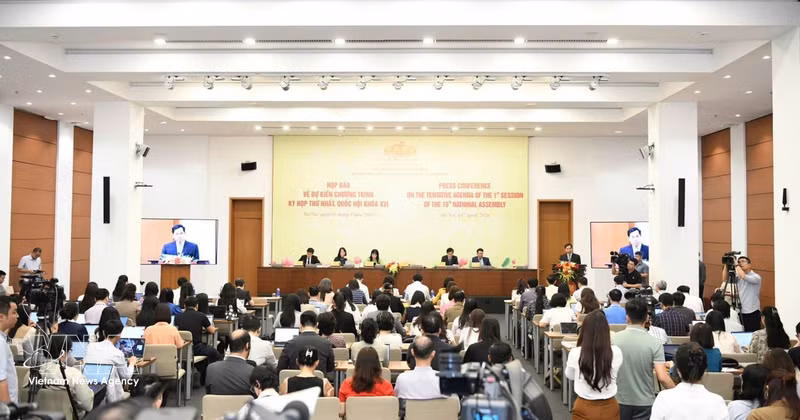 La conférence de presse consacrée au programme prévisionnel de la première session de la XVIe législature de l’Assemblée nationale, tenue le 3 avril à Hanoï. Photo : VNA.