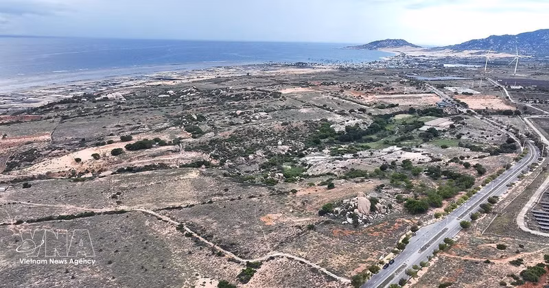 Construction de la zone de relogement destinée au projet de centrale nucléaire de Ninh Thuan 2. Photo : VNA.