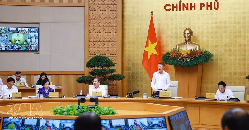 Le Premier ministre Le Minh Hung s'exprime. Photo: VNA