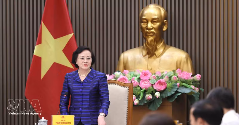 La vice-Première ministre Pham Thi Thanh Tra, cheffe du Groupe de travail interministériel sur la diplomatie et l’intégration internationale dans les domaines culturel, social, éducatif et de la formation, a présidé le 22 octobre après-midi, à Hanoï, la première réunion. Photo : VNA.