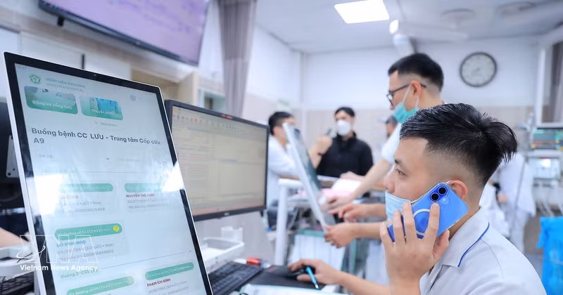 Le personnel médical de l'Hôpital Bach Mai. Photo : VNA.