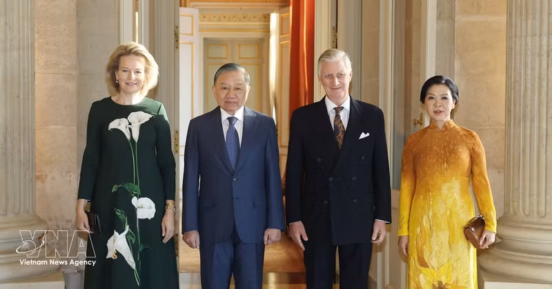 Le secrétaire général du PCV et président du Vietnam, To Lam, et son épouse rencontrent le roi des Belges Philippe et la reine Mathilde. Photo : VNA.