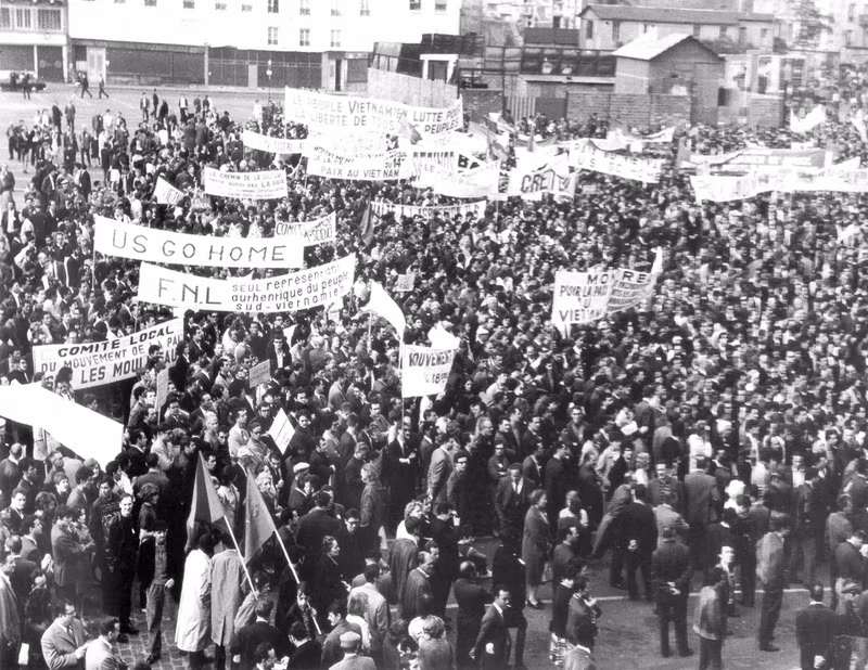 Des amis internationaux organisent un meeting de soutien au Vietnam. Photo d'archives
