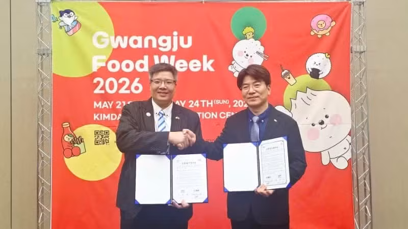 L’Association des Hommes d’affaires et Investisseurs Vietnam–R. de Corée (VKBIA) et l’Office du tourisme de la ville de Gwangju ont signé un protocole d’accord de coopération. Photo : VKBIA.