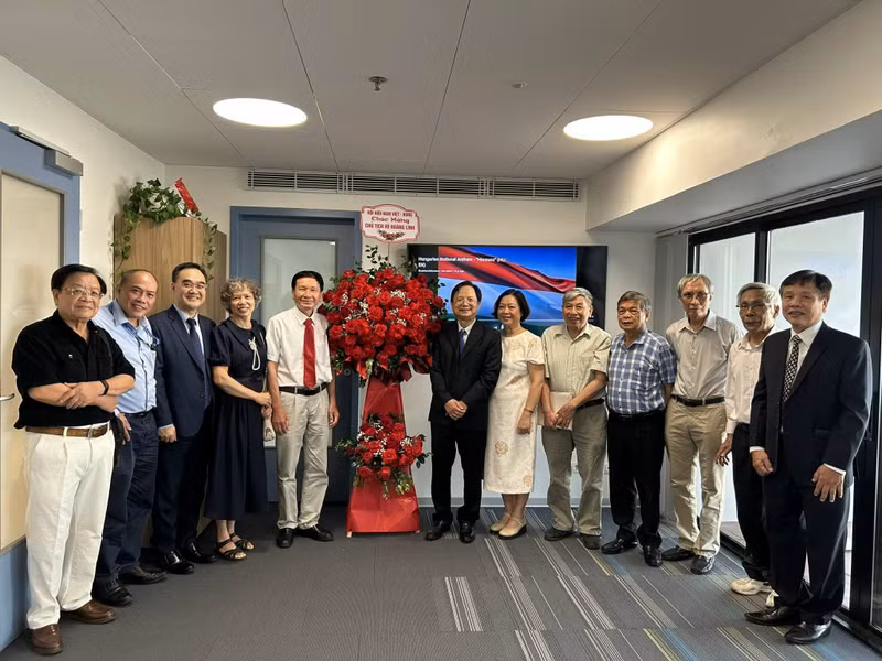 gstskh-vu-hoang-linh-nhan-huan-chuong-hungary-vi-dong-gop-cho-quan-he-viet-nam-hungary-20260613103539.jpg