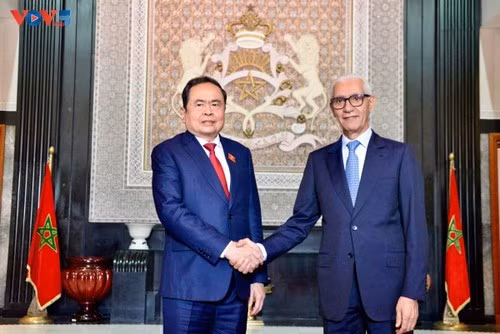 Entretien officiel entre les délégations vietnamienne et marocaine. Photo : VOV.