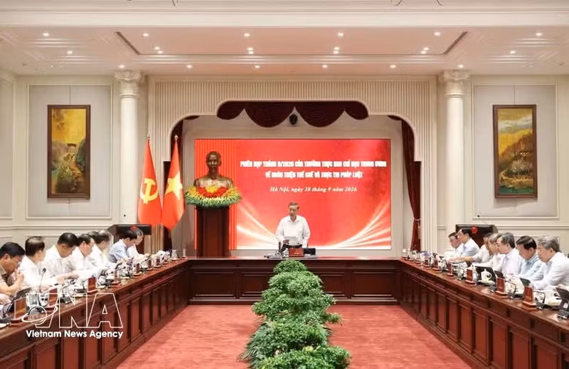 Le secrétaire général du Parti et président de la République, To Lam, s’exprime lors de la réunion du Comité directeur central sur le perfectionnement des institutions et l'application des lois. Photo : VNA.