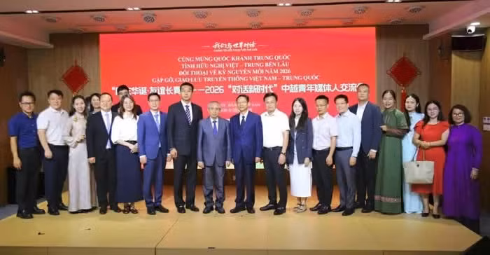 Les délégués posent pour une photo souvenir. (Photo : Trung Anh)