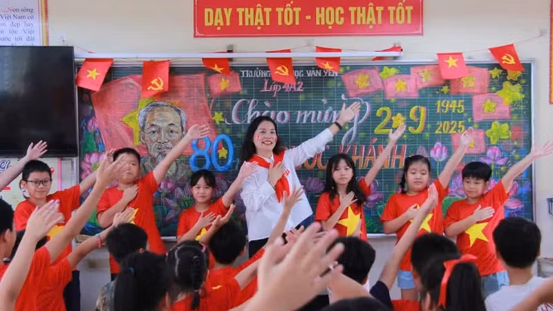 Une classe de l'école primaire Van Yen, dans le quartier de Ha Dong à Hanoï, lors de la rentrée scolaire (photo d'illustration).