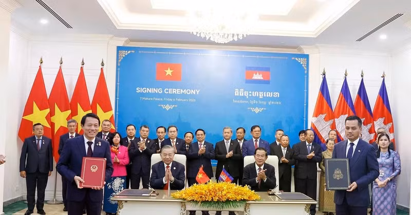 Echange du Plan de coopération 2026 entre le ministère vietnamien de la Sécurité publique et le ministère cambodgien de l'Intérieur. Photo: VNA.