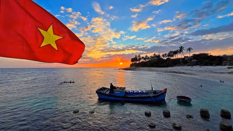 Le coucher du soleil sur l’île Bé, à Ly Son. (Photo : TRAN THANH)