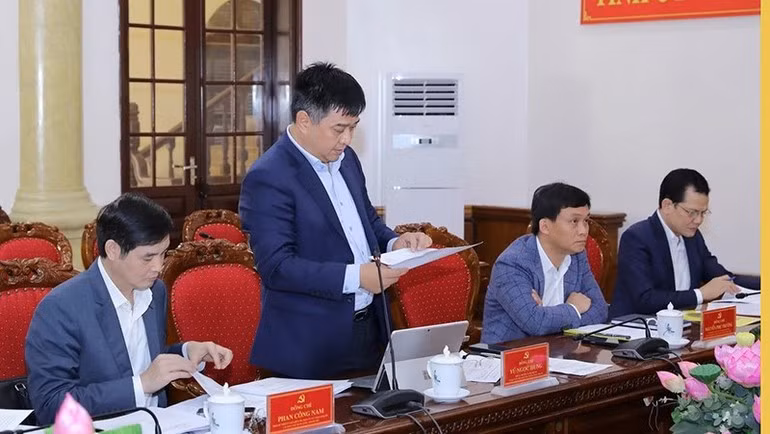 2-dai-dienj-doan-kiem-tra.jpg