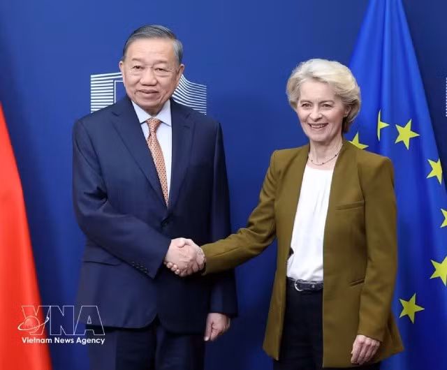 Le secrétaire général du Parti communiste du Vietnam (PCV) et président du Vietnam, To Lam, et la présidente de la Commission européenne, Ursula von der Leyen. Photo : VNA.