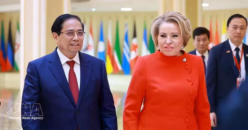 Le Premier ministre Pham Minh Chinh et la présidente du Conseil de la Fédération de l'Assemblée fédérale de Russie, Valentina Matviyenko. Photo : VNA