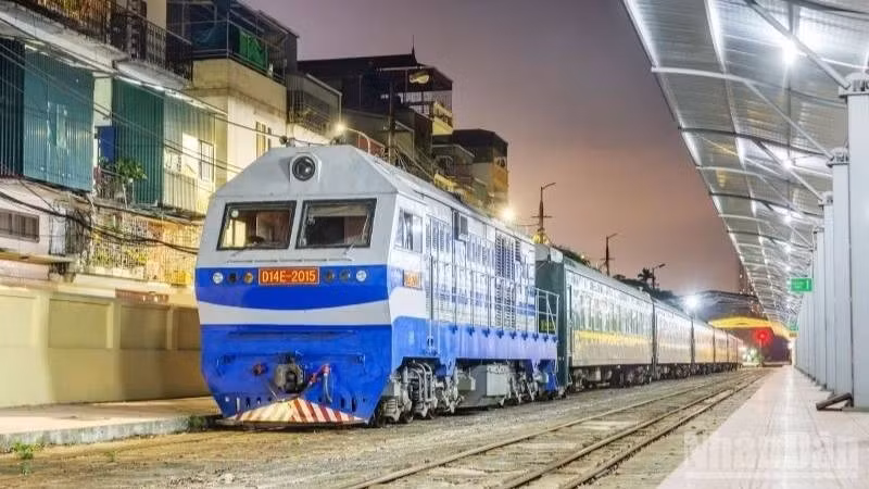 Train de fret ferroviaire intermodal Vietnam–Chine. Photo : nhandan.vn