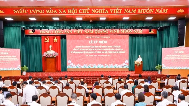 Thai Nguyen célèbre solennellement le centenaire de la Presse révolutionnaire vietnamienne. Photo: nhandan.vn