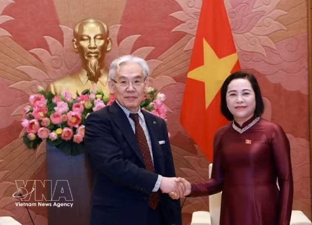 La vice-présidente de l’Assemblée nationale Nguyên Thi Thanh et le président du groupe japonais Tokushukai, Higashiue Shinichi. Photo : VNA.