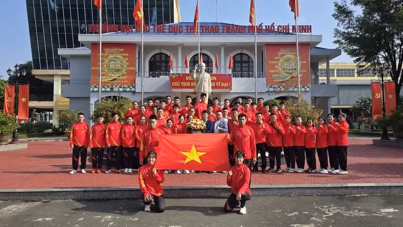 La délégation vietnamienne des arts martiaux traditionnels vietnamiens au départ pour Cervia 2026. (Photo : MG)