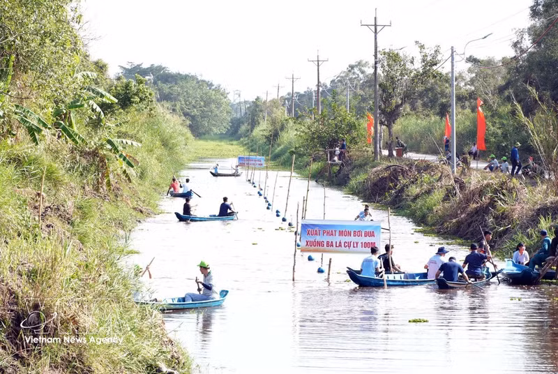 Le modèle d'écotourisme est effectué dans le parc national d’U Minh Ha. Phoo: VNA