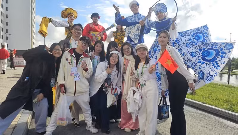 Des lycéens vietnamiens participent au WYF-2026 aux côtés de jeunes venus de différents pays. (Photo : Tuan Phong)
