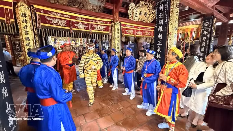 La fête de Thanh Giong du temple de Phu Dông à Hanoi, patrimoine culturel immatériel de l’Humanité. Photo: VNA