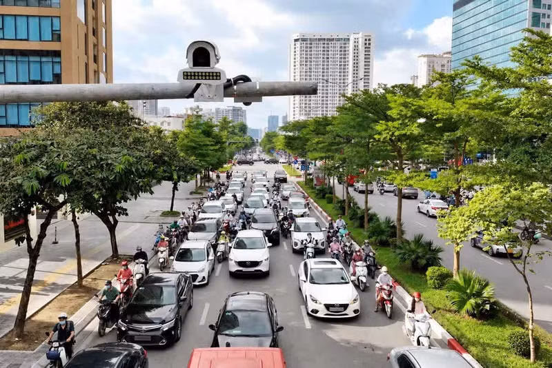Des caméras de surveillance routière enregistrent les véhicules et fournissent des données destinées à l’analyse des besoins de déplacement. (Photo : Viettel ITS)
