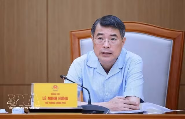 Le Premier ministre Le Minh Hung s'exprime lors de la réunion. Photo: VNA.