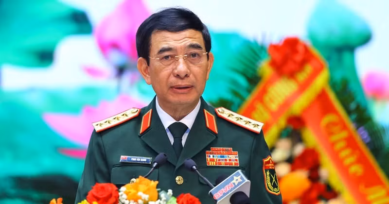 Le général Phan Van Giang prend la parole lors de la cérémonie. Photo : Ministère vietnamien de la Défense.