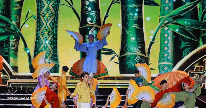 Dans le processus d’intégration internationale, la culture joue un rôle essentiel, contribuant à préserver l’identité nationale face aux influences extérieures et façonnant l’image du Vietnam dans le monde. Photo : VNA. 