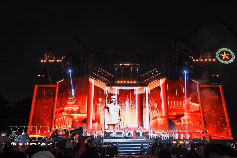 Le programme artistique exceptionnel "Concert de la Lumière - Bienvenue à l'Année 2026" à Hanoï. Photo: VNA