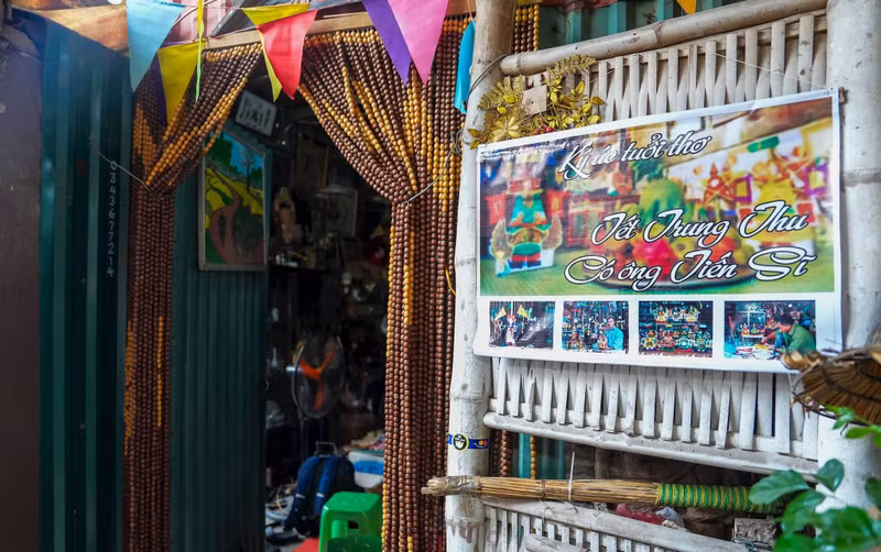 Le marché des jouets pour le Têt de la mi-automne se diversifie, Nguyen Van Ty, du village de Ba Duong Noi, à Hanoï. Photo: hanoimoi.vn