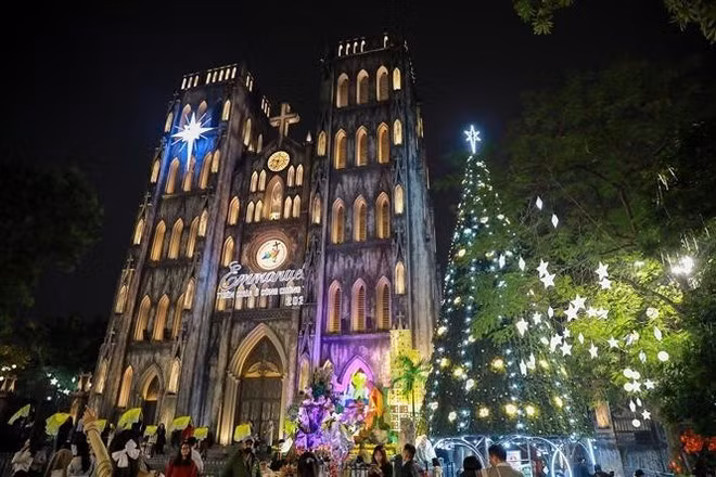 La cathédrale Saint-Joseph de Hanoi à l'approche de Noël 2025. Photo: VNA