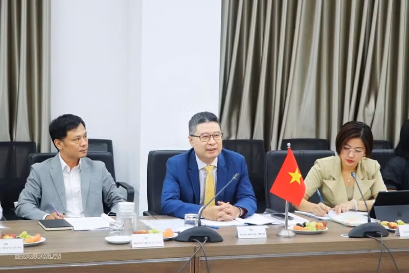 Le directeur du Département consulaire du ministère des Affaires étrangères, Doan Hoang Minh, prend la parole lors de la réunion. (Photo : Minh Nhuan)