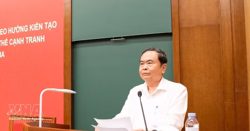Le président de l’Assemblée nationale Trân Thanh Mân présente son exposé devant 95 membres du Comité central du Parti du 14e mandat réunis mercredi 16 septembre pour une deuxième formation de perfectionnement à l’Académie nationale de politique Hô Chi Minh. Photo :; VNA. 