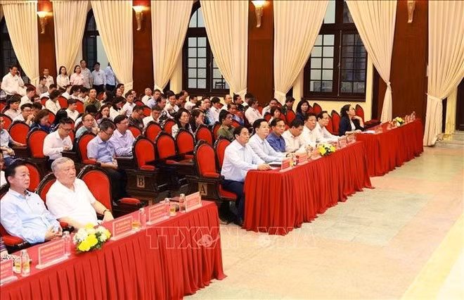 Délégués participants à la conférence nationale de formation sur l’organisation et le fonctionnement des organisations du Parti, des administrations locales, du comité du Front de la Patrie du Vietnam et des organisations politiques de masse au niveau communal. Photo : VNA.