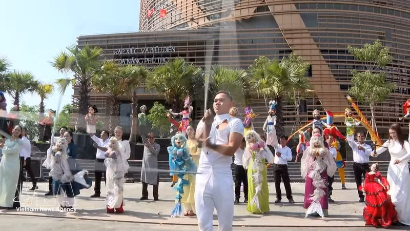 Le Cirque et théâtre polyvalent de Phu Tho traduit une volonté affirmée de mobiliser les ressources afin d’impulser un nouvel élan aux industries culturelles de la ville dans une nouvelle phase de développement. Photo : VNA