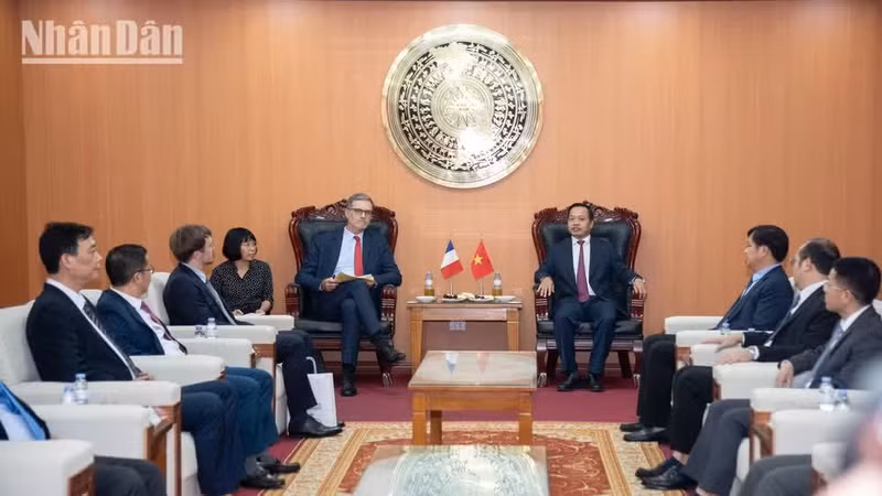 Les deux parties ont partagé une même conviction : les mémoires historiques communes constituent le fondement de la construction d’un avenir durable. (Photo : nhandan.vn)
